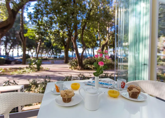 Hotel Crikvenica ホテル 4*