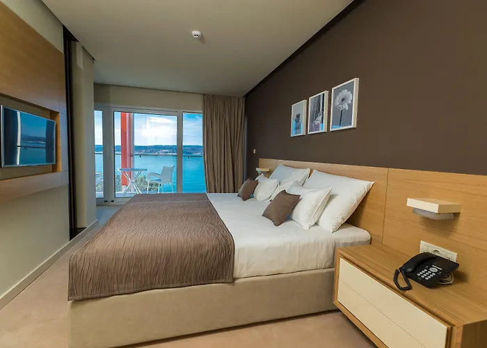 Hotel Crikvenica ホテル 4*