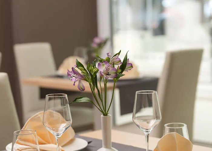 Hotel Crikvenica ホテル ツリクヴェニツァ