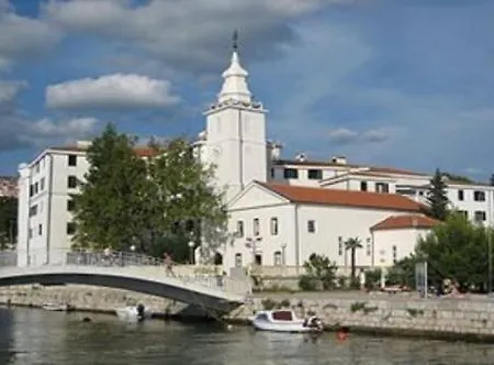 Hotel Crikvenica 4* 茨里克韦尼察