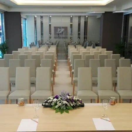 Hotel Crikvenica 酒店 4*